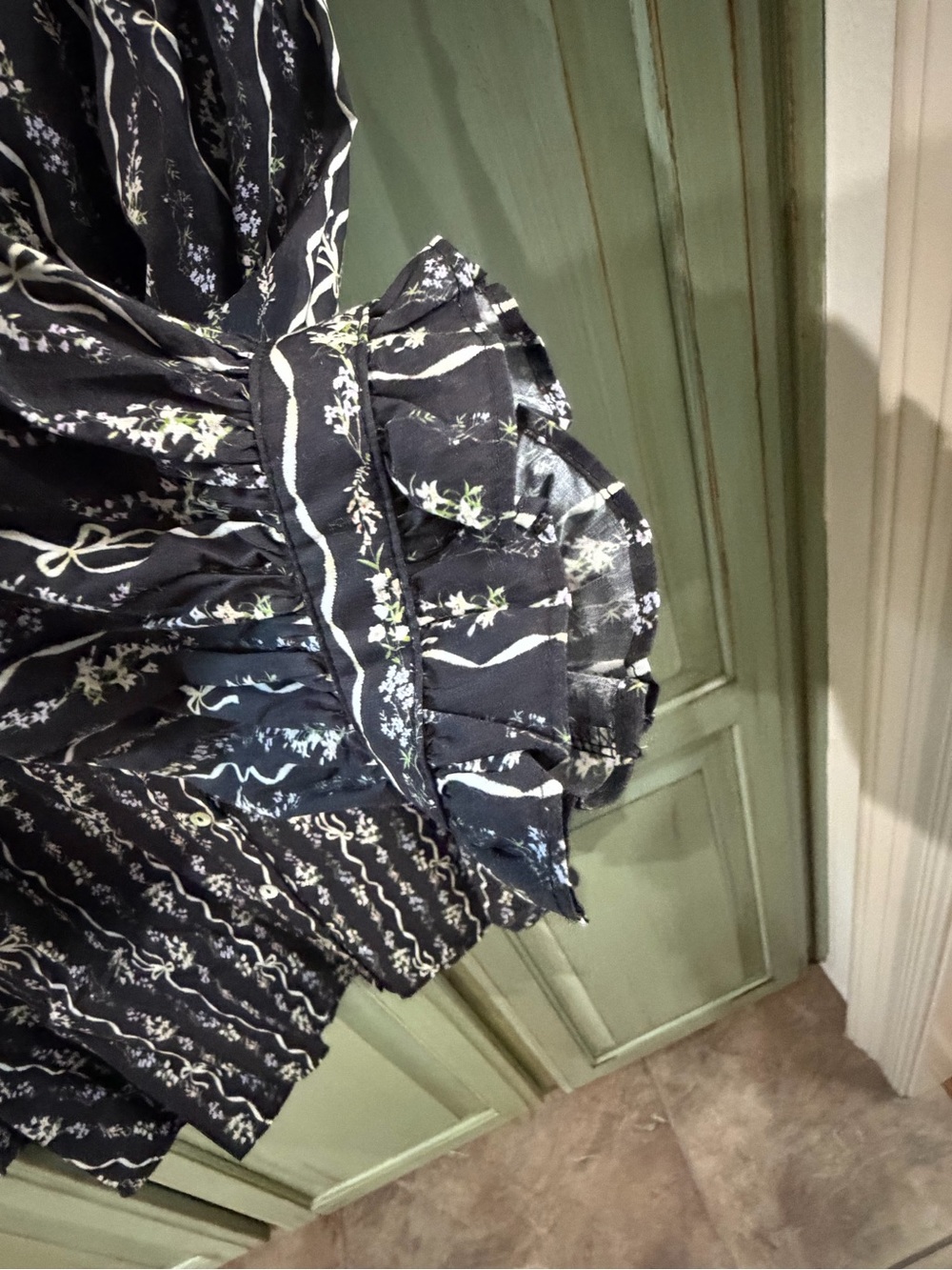 Entry Black and Cream Ruffled Front Long Sleeve Blouse - Picture 5 of 5